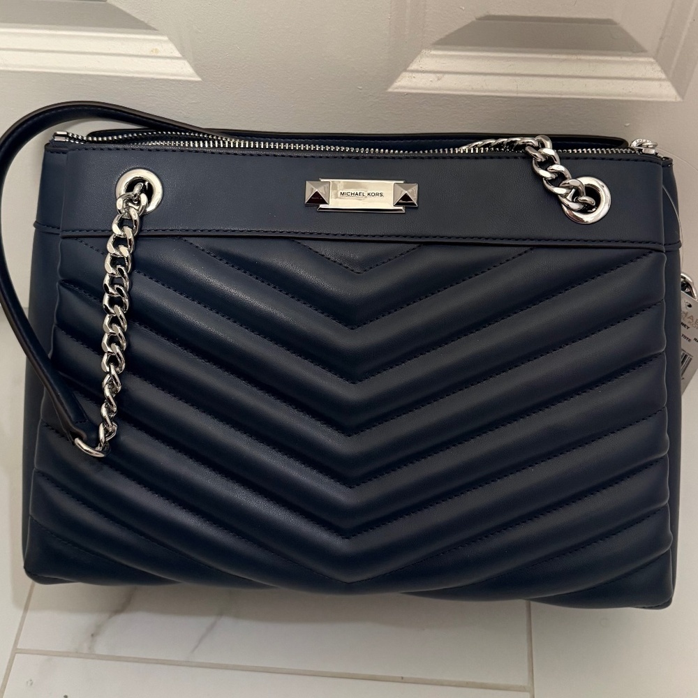 Michael Kors NWT Whitney Medium Quilted Shoulder Bag in navy blue - Picture 2 of 7
